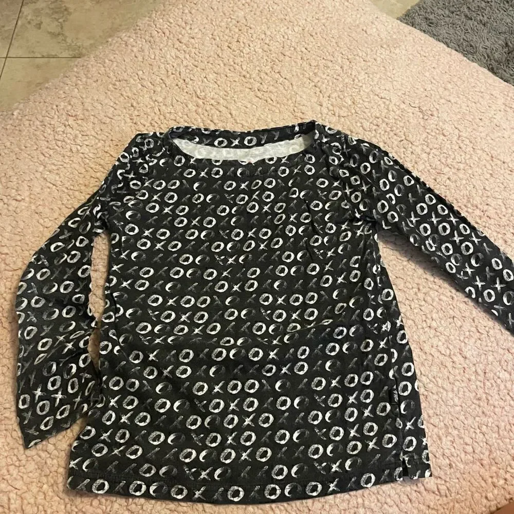 Miki. B xoxo black and white king sleeve size 7